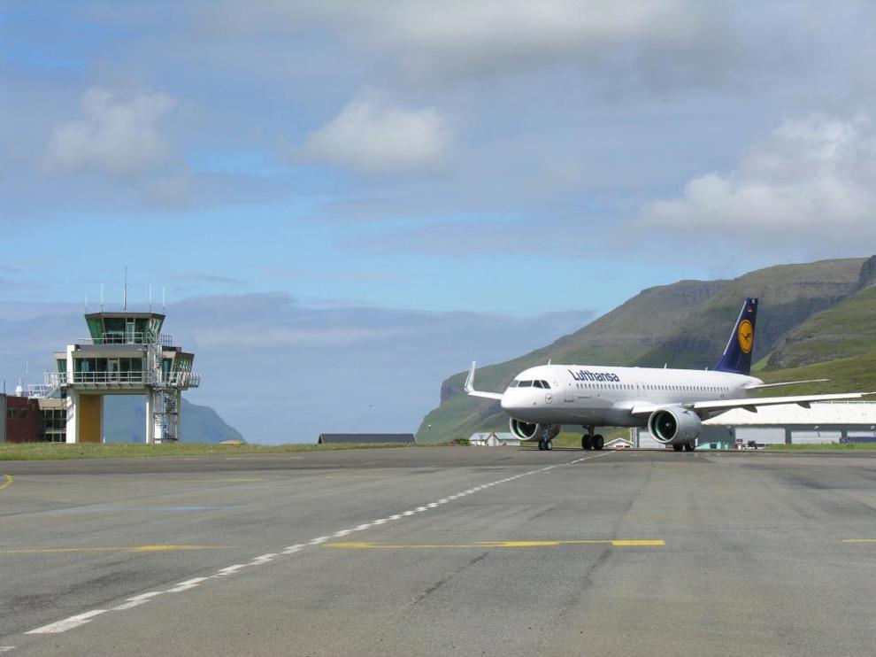 Yvir 292.000 ferðafólk umvegis Vága Floghavn í 2016