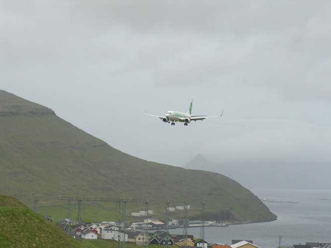 Størsta ferðafólkaflogfar, ið nakrantíð hevur sett seg í Vágum