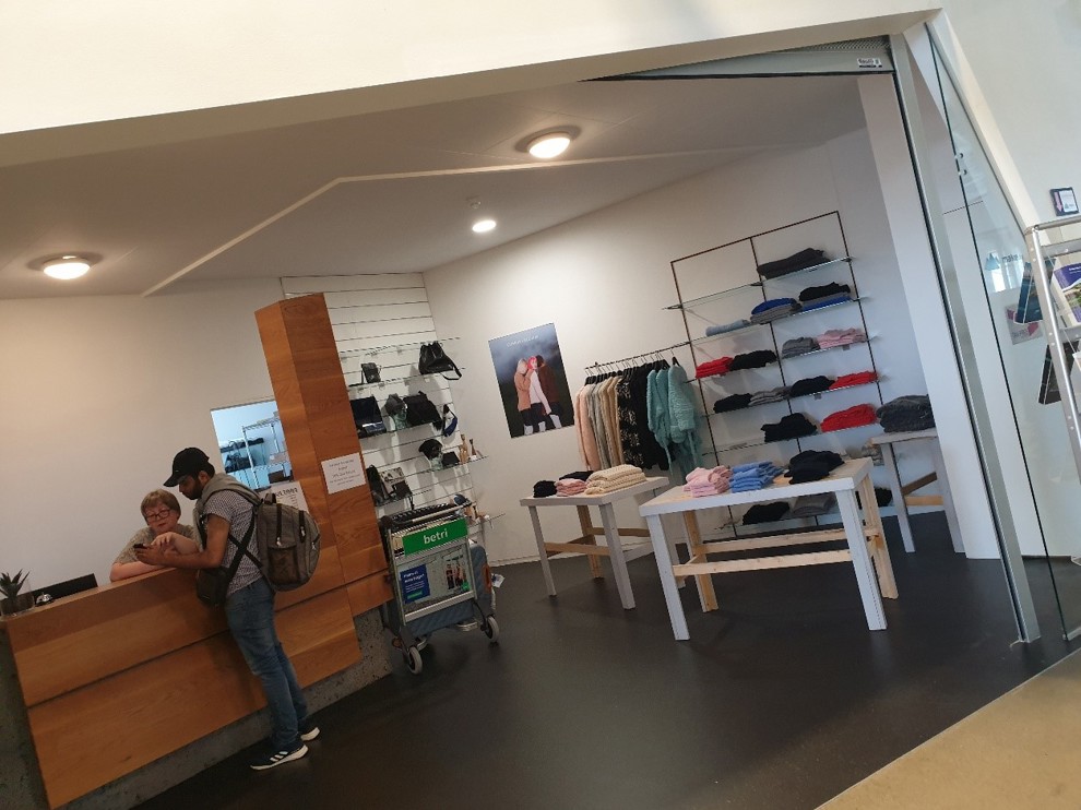 VÁGA FLOGHAVN HEVUR BØTT UM UMSTØÐURNAR Í FARSTØÐINI Á FLOGVØLLINUM